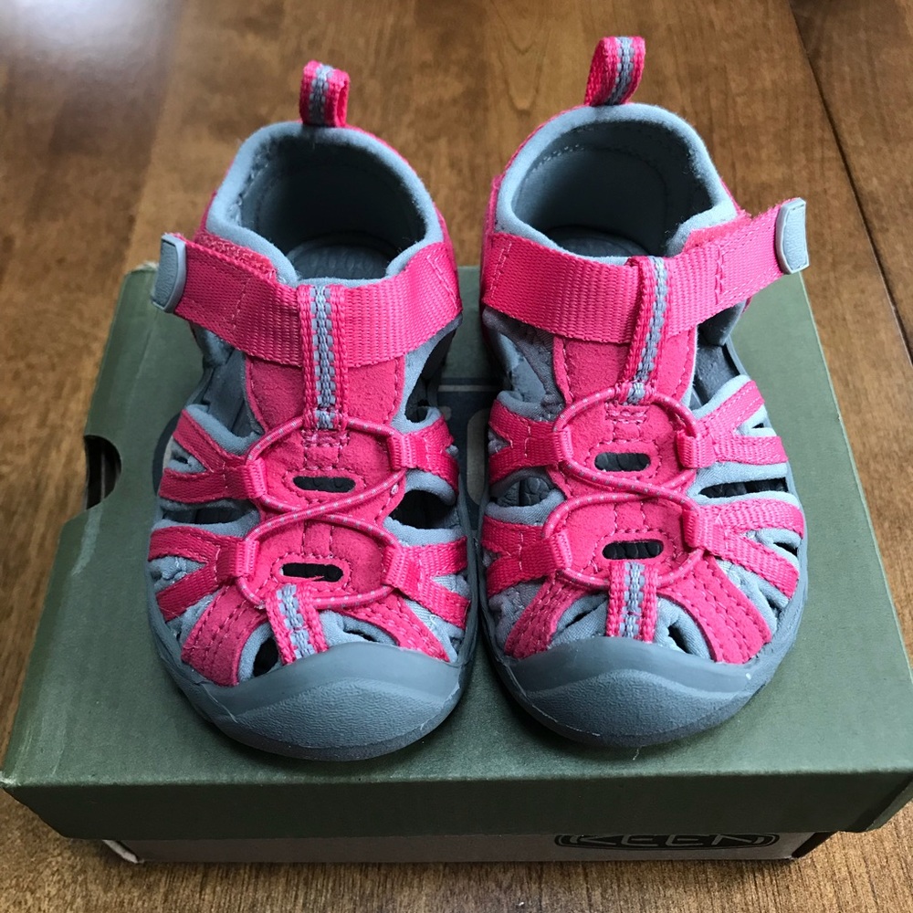 New Keen toddler sandals